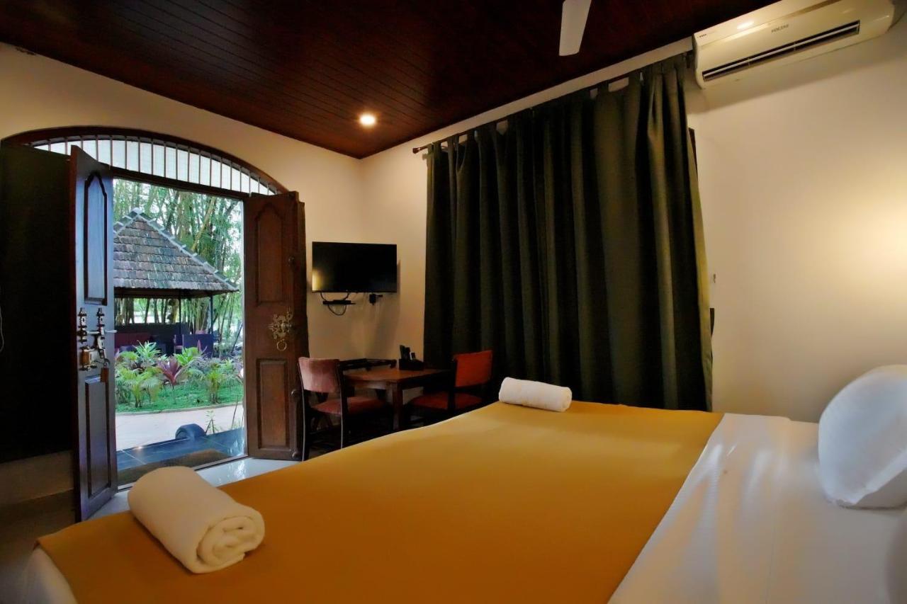 Bamboo Lagoon Backwater Front Resort Alappuzha Exterior foto