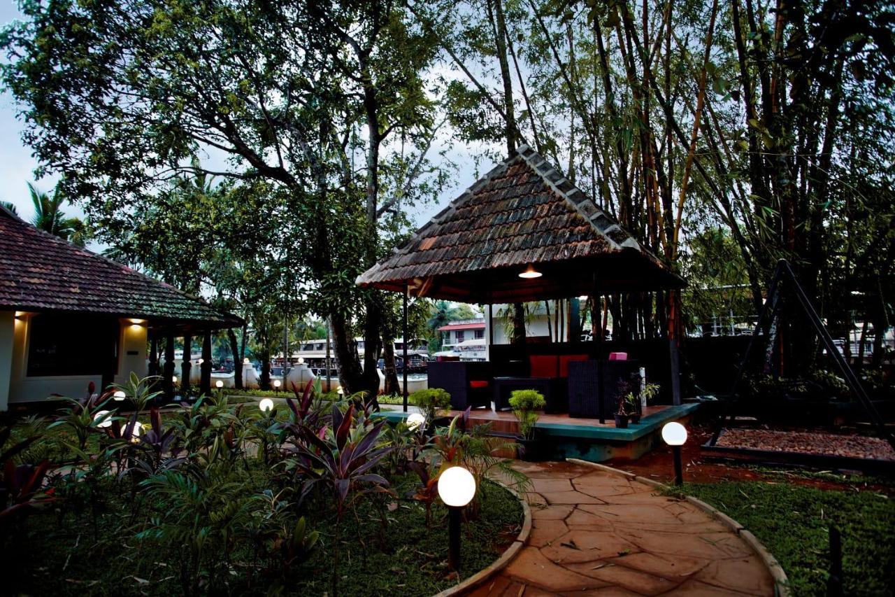 Bamboo Lagoon Backwater Front Resort Alappuzha Exterior foto