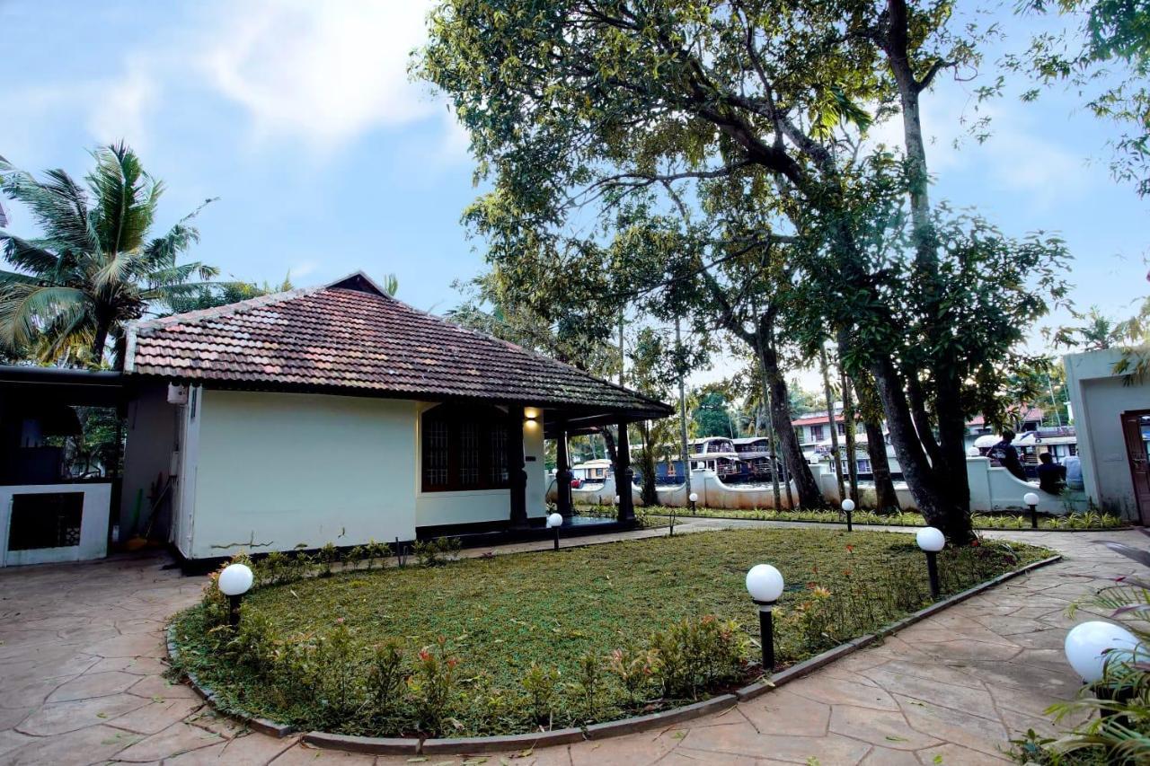 Bamboo Lagoon Backwater Front Resort Alappuzha Exterior foto