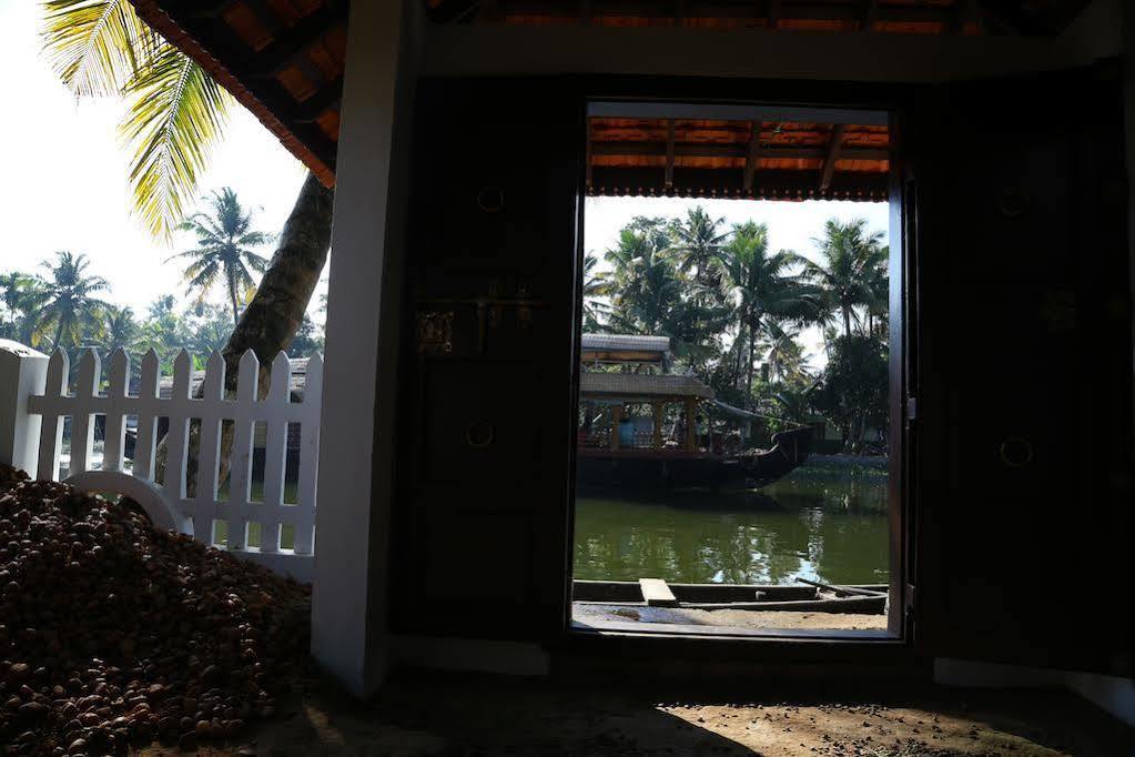 Bamboo Lagoon Backwater Front Resort Alappuzha Exterior foto