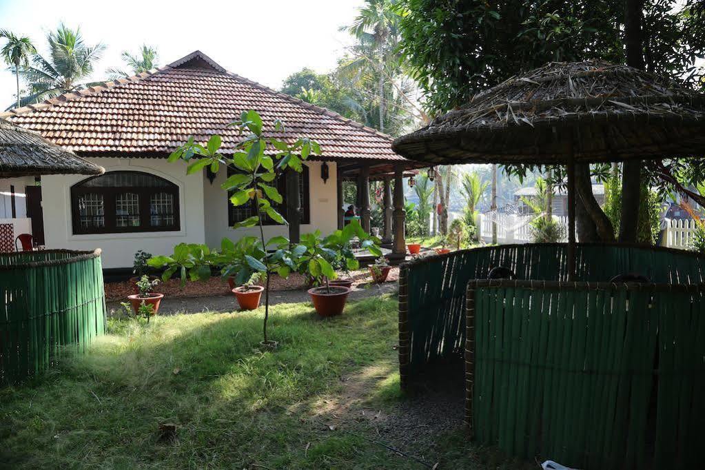 Bamboo Lagoon Backwater Front Resort Alappuzha Exterior foto